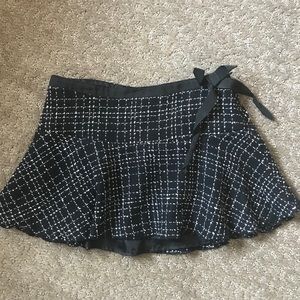 Guess mini skirt, size Small